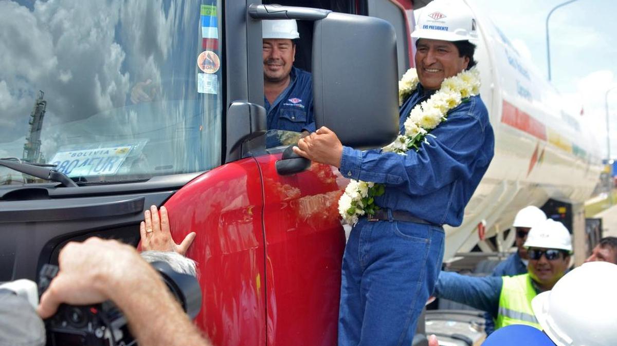 El presidente de Bolivia, Evo Morales, inagurua la planta de gas natural Licuado del Rio Grande (GNL) construida por la empresa española de ingenería Sener este lunes 15 de febrero de 2016, que busca surtir de energético a 600,000 personas, con miras a exportar excedentes a los mercados de Brasil, Perú y Paraguay.