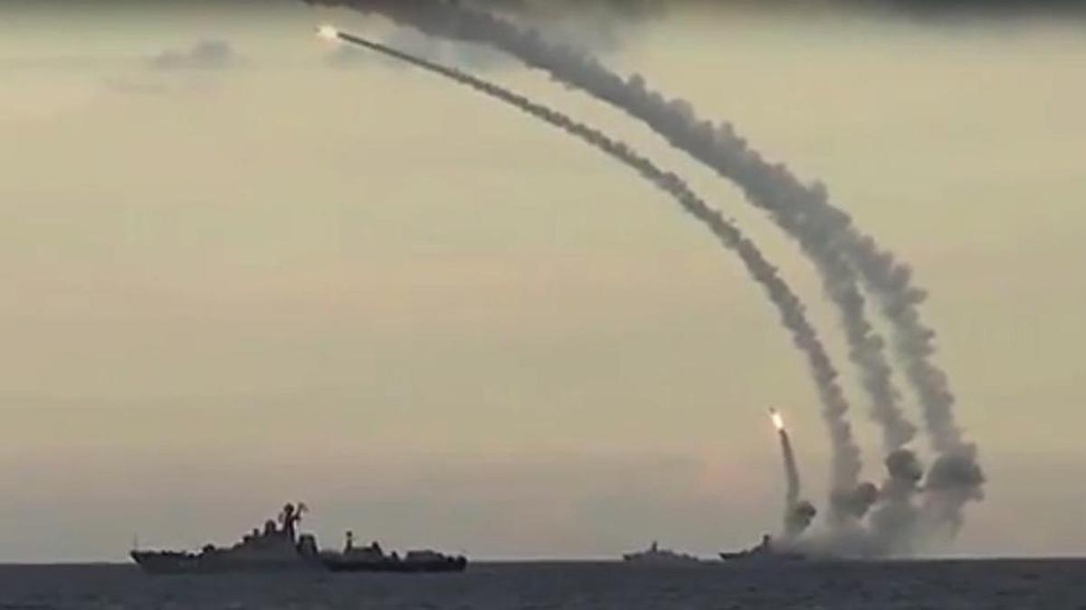 Más de 1,300 personas, dos tercios de ellas combatientes, murieron desde el inicio de los bombardeos en Siria.