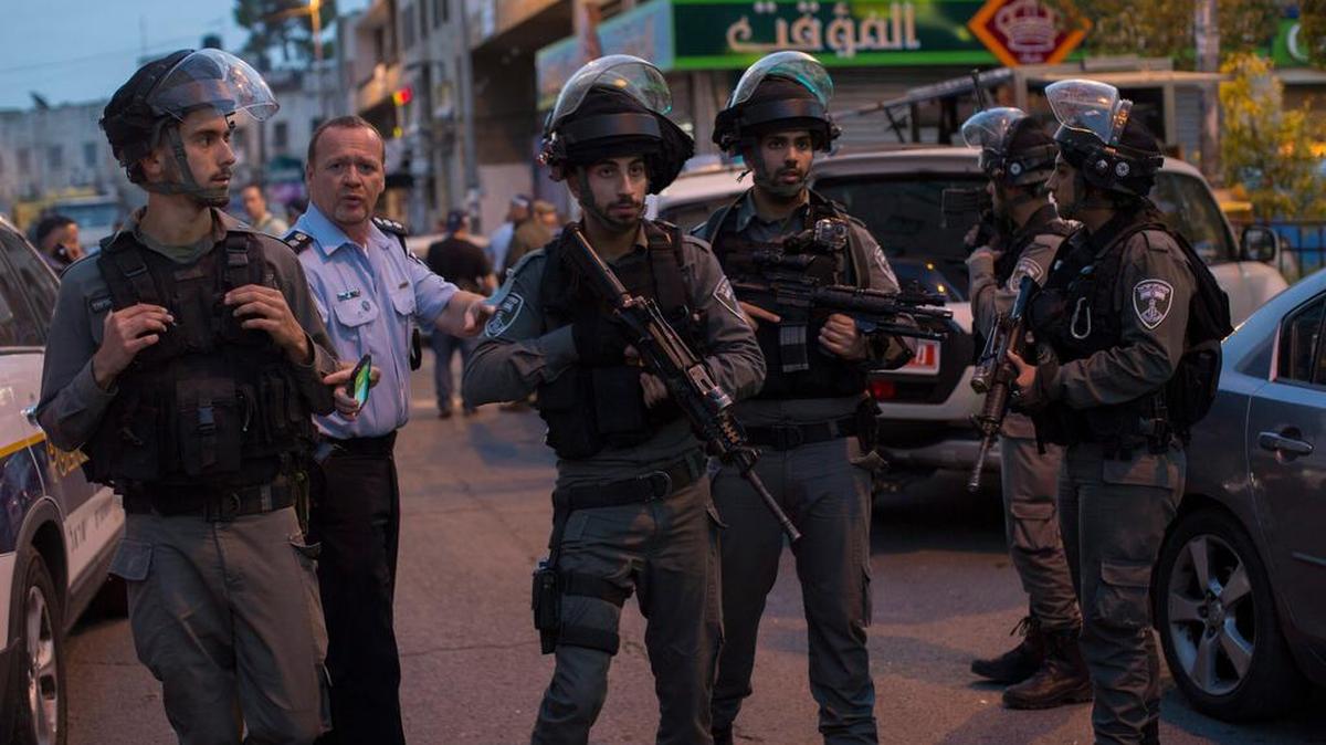 Un turista estadounidense murió el martes y otras diez personas resultaron heridas en un ataque a puñaladas perpetrado por un palestino en el paseo marítimo de Tel Aviv.