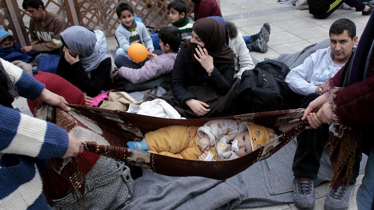 En tanto crece el riesgo de divisiones en la UE ante la amenaza de una crisis humanitaria, Grecia, país clave en este contexto, quedó excluido de una reunión el miércoles en Viena.