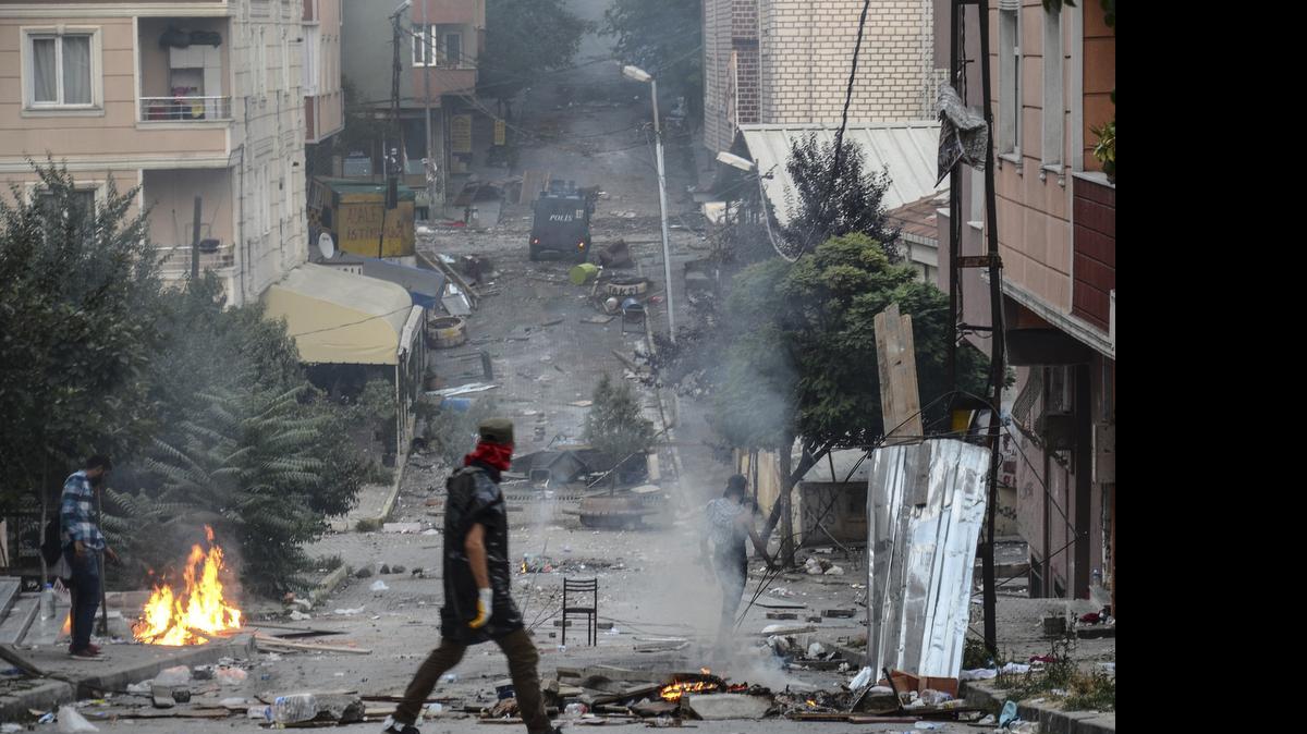 
Imagen de una ded las avenidas principales de Estambul, Turquía, donde el gobierno enfrenta violentas manifestaciones por los ataques contra los miembros del kurdistán.
