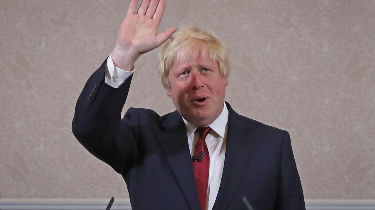 El ex alcalde de Londres, Boris Johnson enumeró los desafíos que le esperan al nuevo premier británico y dijo que no podía ser él.