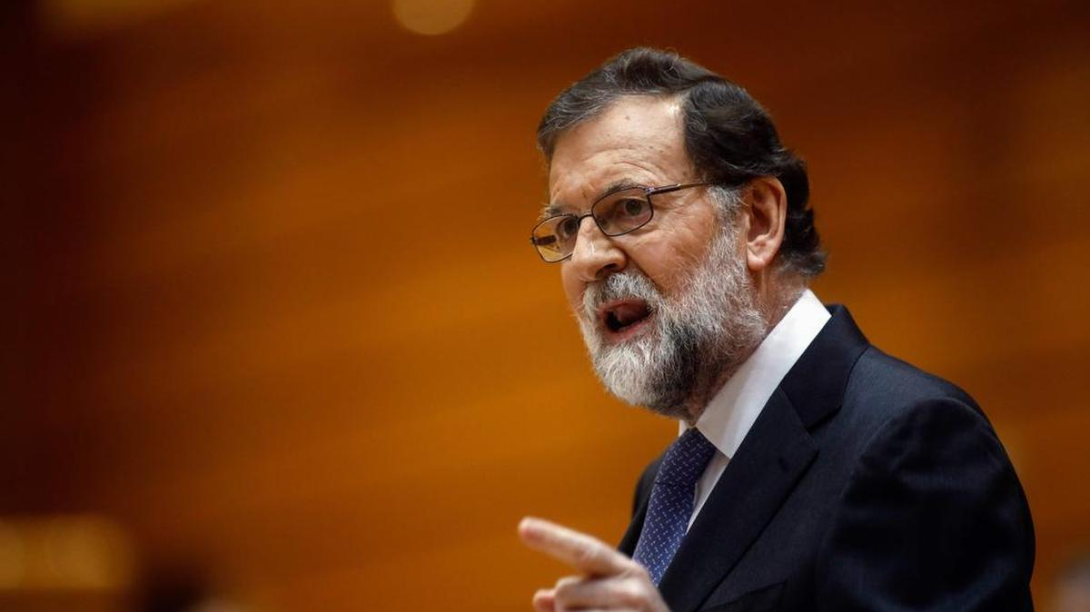 El primer ministro de España, Mariano Rajoy, pronuncia un discurso durante una sesión de la Cámara Alta del Parlamento en Madrid el 27 de octubre de 2017.
