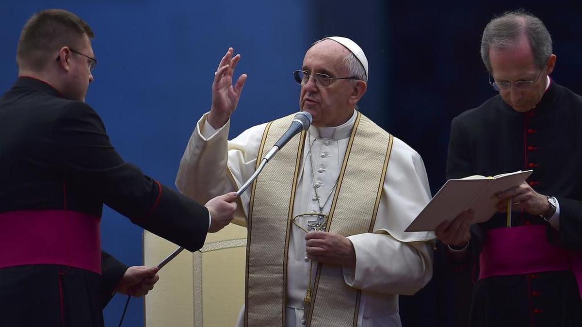 El papa Francisco celebró el sábado una vigilia de oración en la plaza de San Pedro con los fieles devotos de la “Espiritualidad de la Divina Misericordia”.