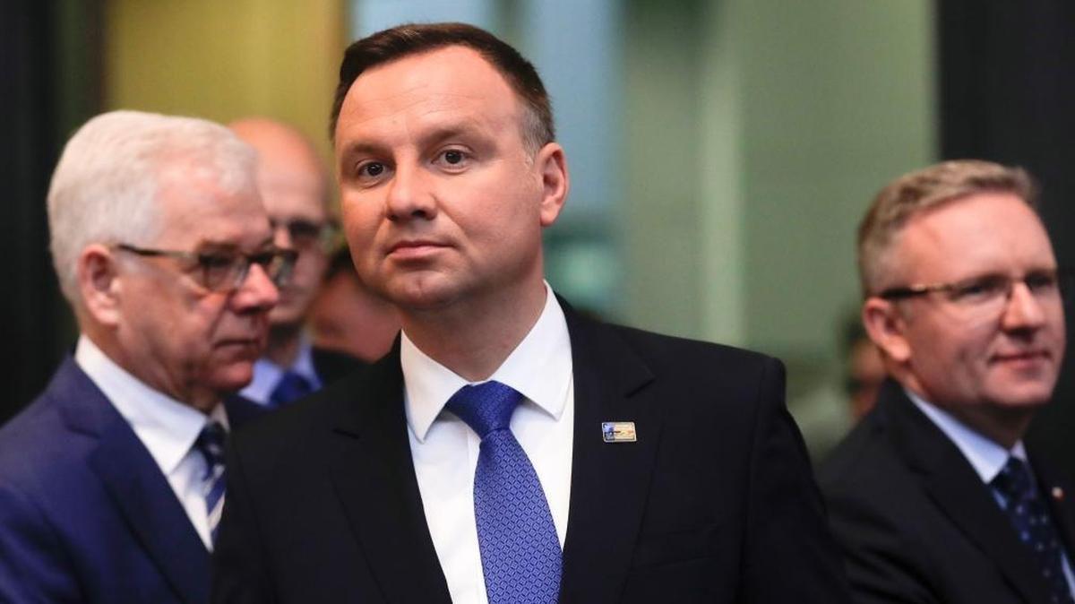 El presidente de Polonia, Andrzej Duda, asiste a una sesión de trabajo durante una cumbre de Jefes de Estado y Gobierno en la sede de la OTAN en Bruselas, julio 12, 2018.