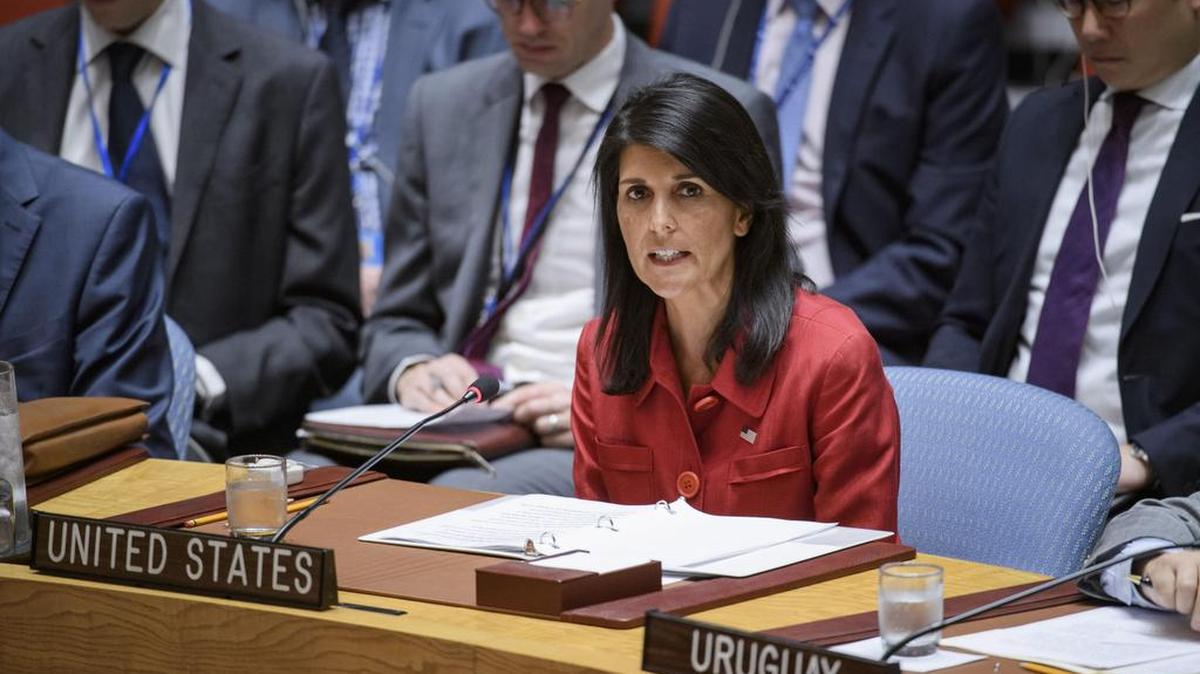 Fotografía cedida por la Organización de las Naciones Unidas (ONU), donde se muestra a la embajadora de EEUU en la ONU, Nikki Haley, hablando durante una sesión del Consejo de Seguridad el miércoles 5 de julio 2017, en Nueva York.
