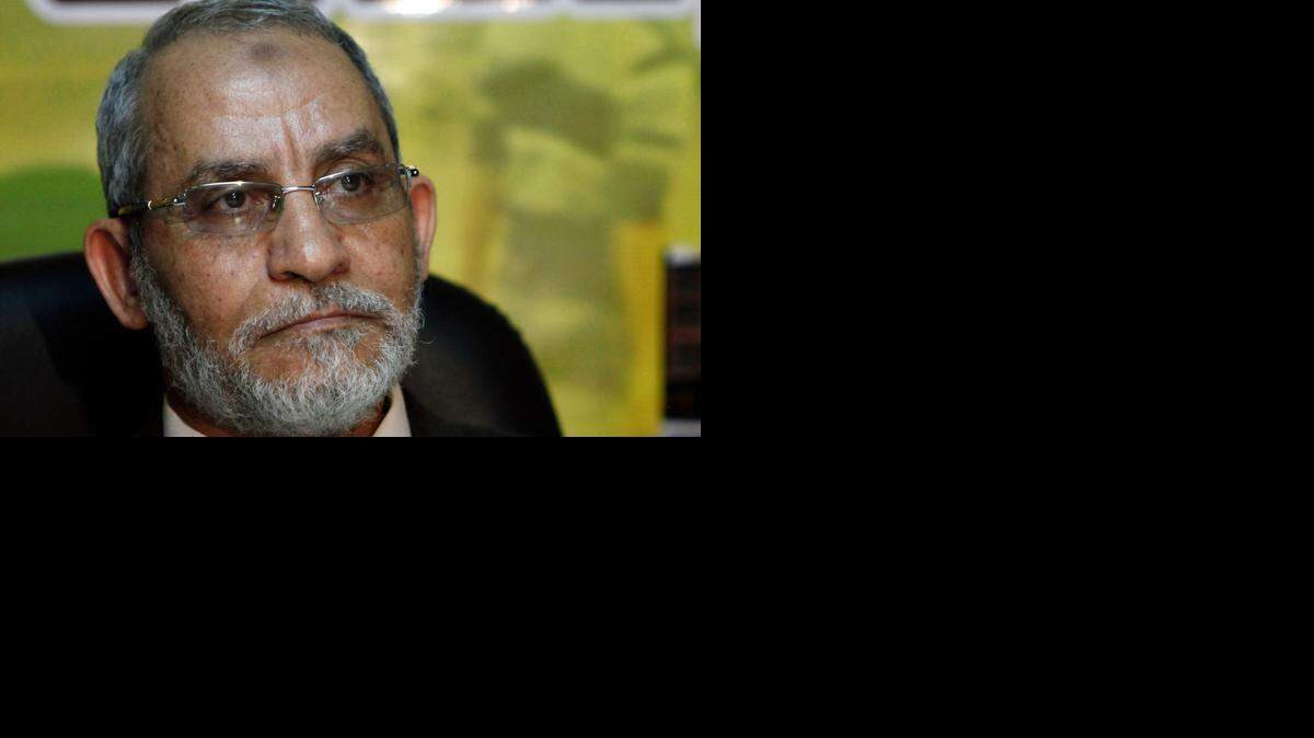 
Un tribunal egipcio confirmó este sábado la pena de muerte para el líder de los Hermanos Musulmanes, Mohamed Badie, y otras 13 personas. Foto de archivo
