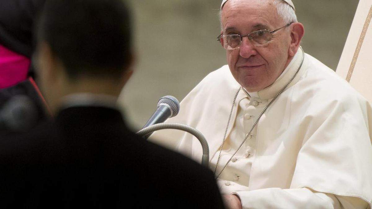 
 El papa Francisco preside la audiencia general de los miércoles en el Aula Nervi del Vaticano, el 19 de agosto de 2015. 
