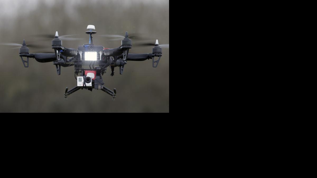 
Un drone “Army” fabricado por la compañía francesa Malou Tech, durante una demostración el 9 de febrero de 2015, en el este de París.
