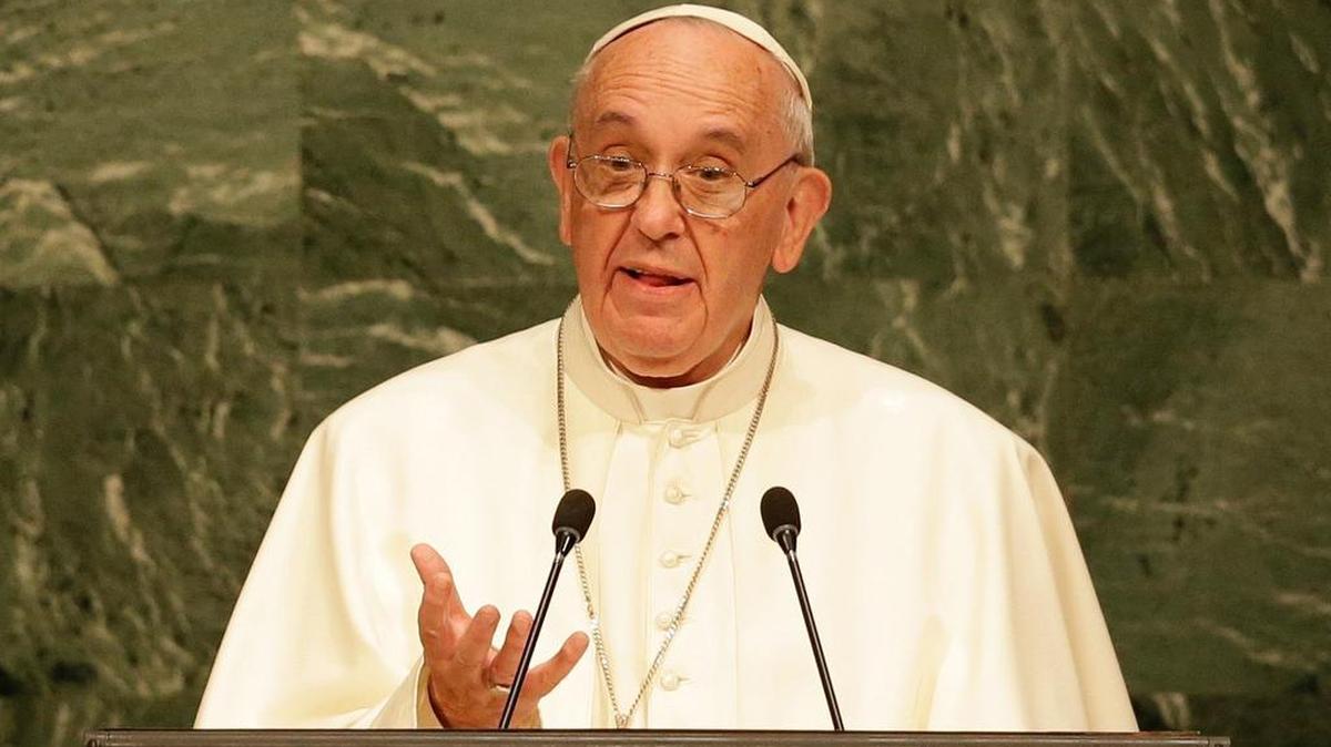 El papa advirtió en una entrevista publicada este viernes que no se puede hablar de pobreza y luego llevar “una vida de faraón”, tras el escándalo conocido como Vatileaks.