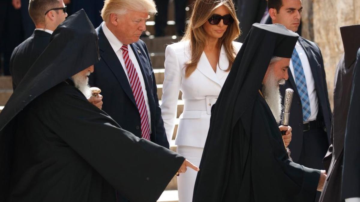 El presidente Donald Trump y la primera dama Melania Trump visitan la Iglesia del Santo Sepulcro en Jerusalén, este lunes.