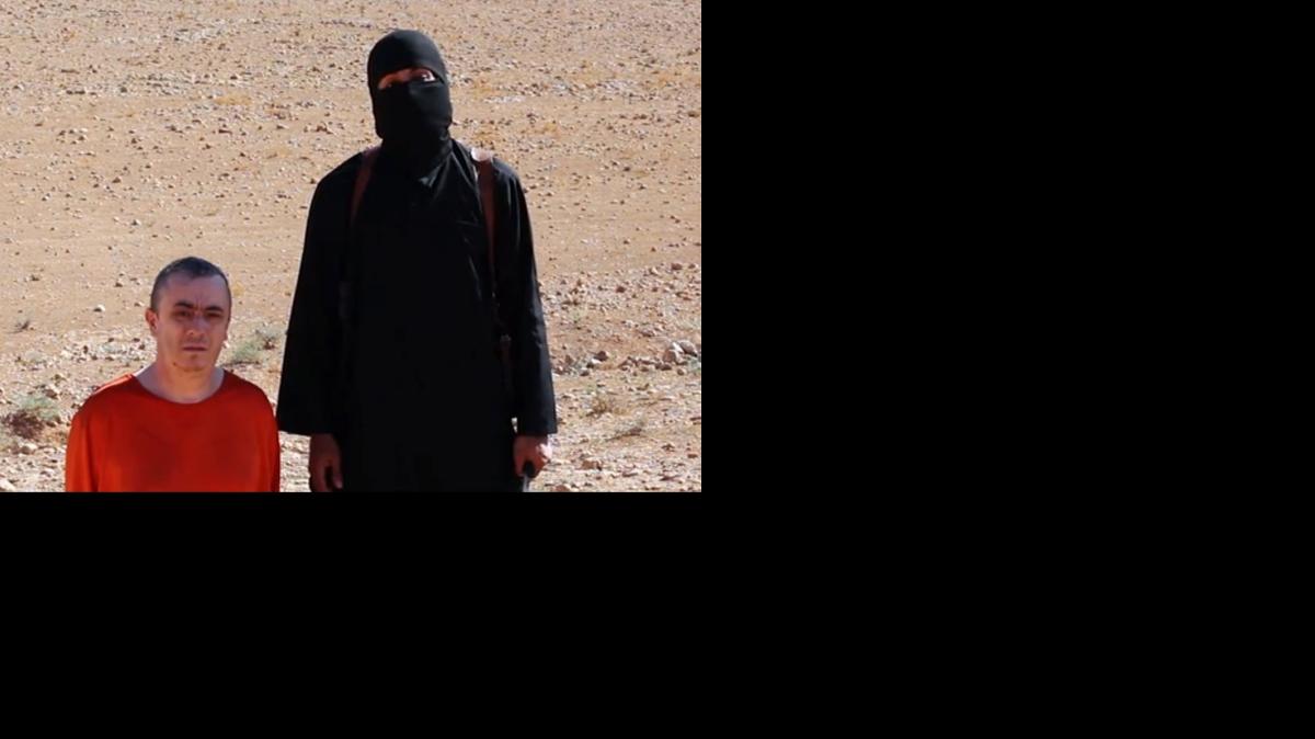 
La imagen muestra una escena del video difundido ayer por los militantes islámicos que asesinaron a Alan Henning.
