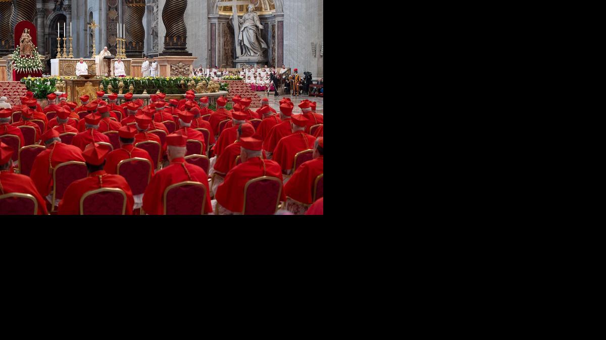 
El papa Francisco oficiando el consitorio ordinario público para la creación de nuevos cardenales en la basílica de San Pedro del Vaticano, el sábado.


