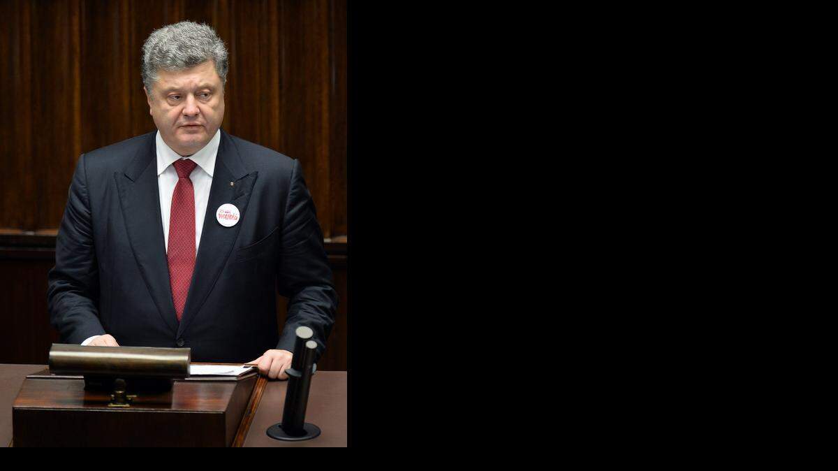 <cutline_leadin>Petro Poroshenko</cutline_leadin>, anunció el sábado que Ucrania comprará armamento en el extranjero a crédito para dotar al Ejército de equipamiento moderno.