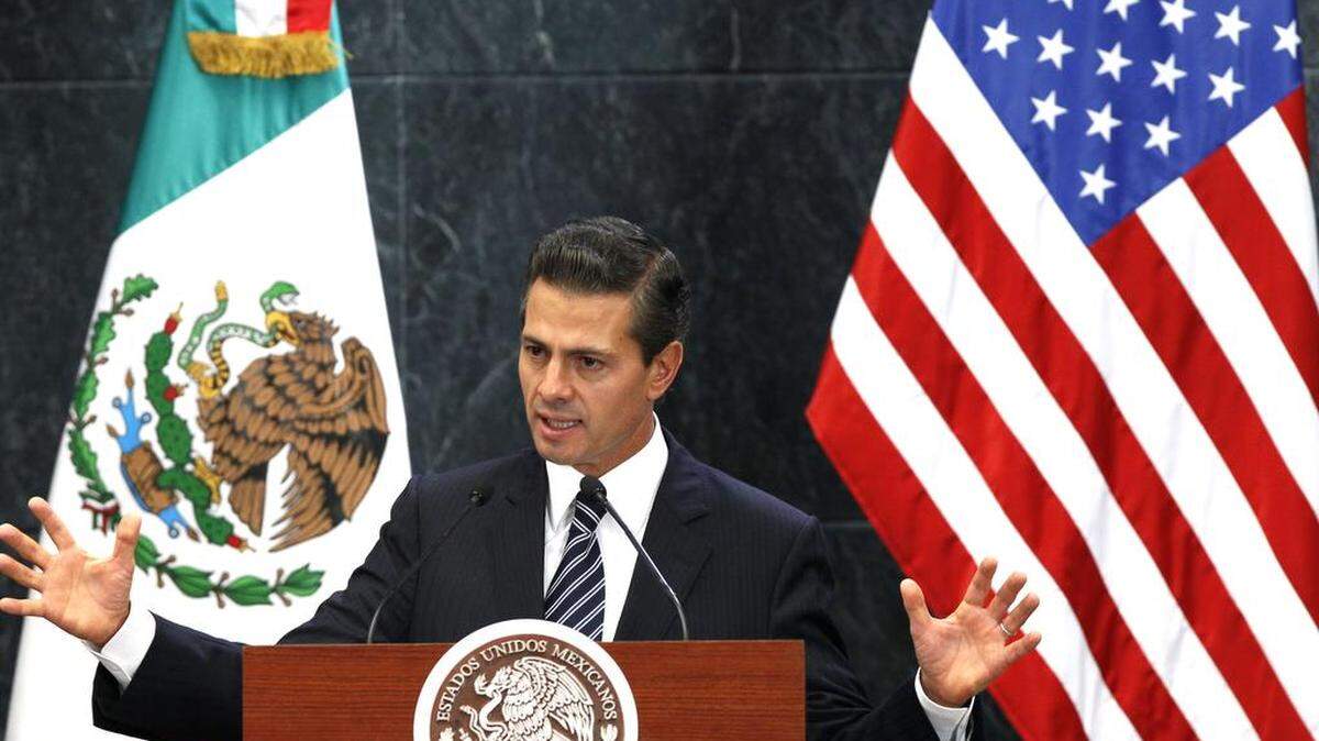 El presidente de México, Enrique Peña Nieto, habla el jueves 25 de febrero de 2016, durante una conferencia de prensa tras su encuentro con el vicepresidente de Estados Unidos, Joseph Biden, en la residencia oficial de Los Pinos en Ciudad de México. En la inauguración en la capital mexicana de la tercera ronda del Diálogo Económico de Alto Nivel (DEAN) entre ambos países, Biden destacó que la relación económica bilateral debe ser en las próximas décadas "moderna, competitiva, integrada, educada y el epicentro del crecimiento mundial".