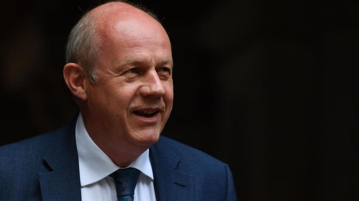 Damian Green lleva a Downing Street en Londres este domingo 11 de junio de 2017.
