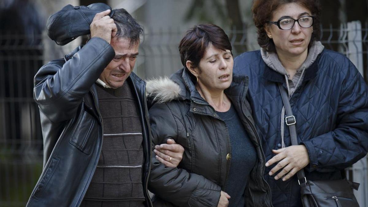 Las autoridades de Bucarest afirmaron el domingo que el número de víctimas por el incendio dentro de una club nocturno podría duplicarse.