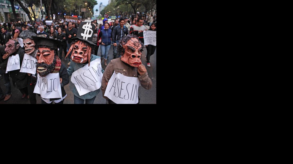 
Miles de estudiantes y organizaciones sociales marchan el jueves 20 de noviembre de 2014 , al inicio de una larga jornada de protestas a nivel nacional en solidaridad con los 43 estudiantes desaparecidos hace casi dos meses.
