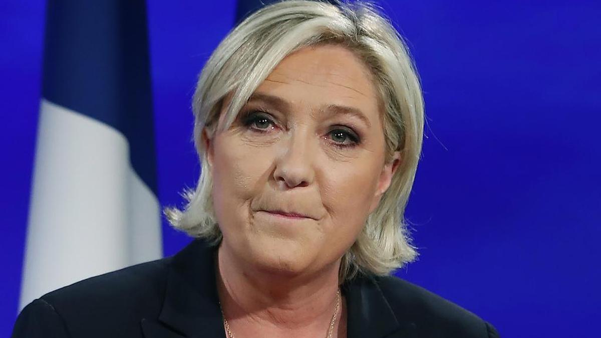 La candidata a la elección presidencial francesa, Marine Le Pen dice su discurso de concesión tras ser derrotada en la segunda vuelta de las elecciones presidenciales francesas el 07 de mayo 2017.