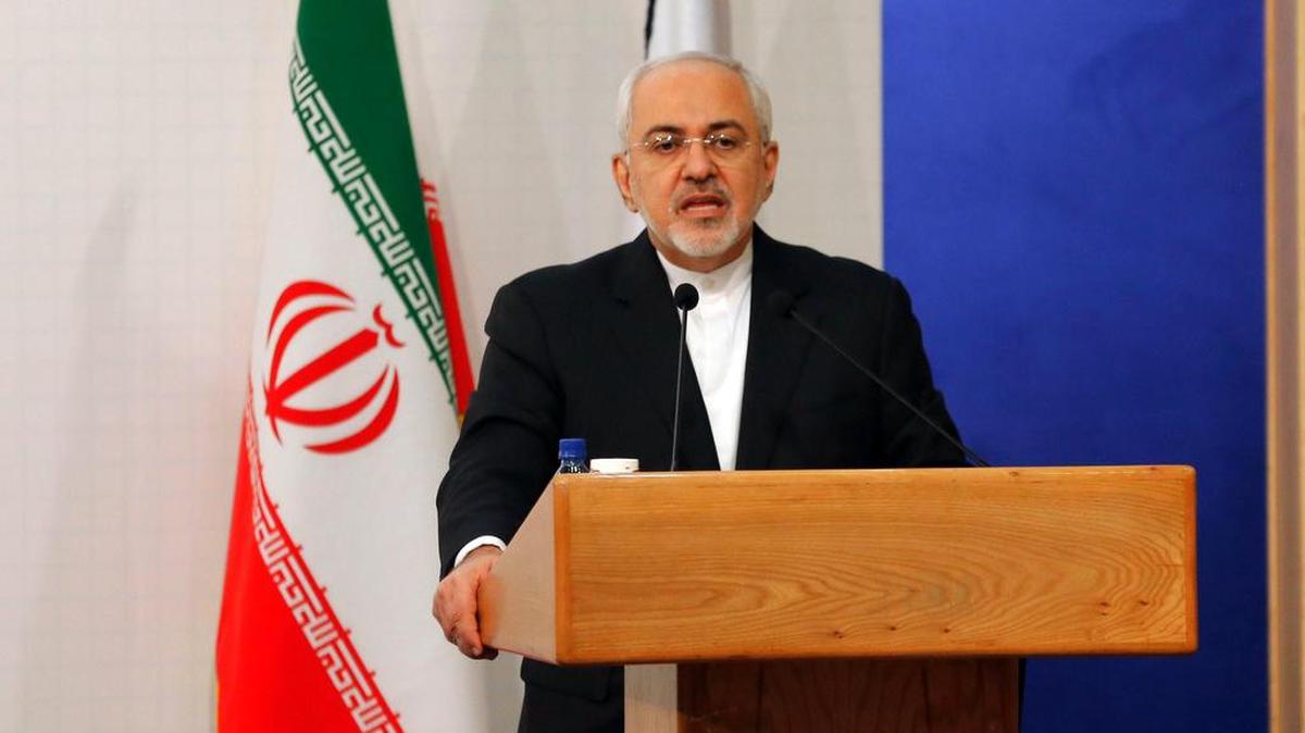 El ministro de Asuntos Exteriores iraní, Mohamad Yavad Zarif, pronuncia su discurso durante la segunda conferencia internacional sobre seguridad en Oriente Medio, en Teherán, en Irán, el 8 de enero de 2017.