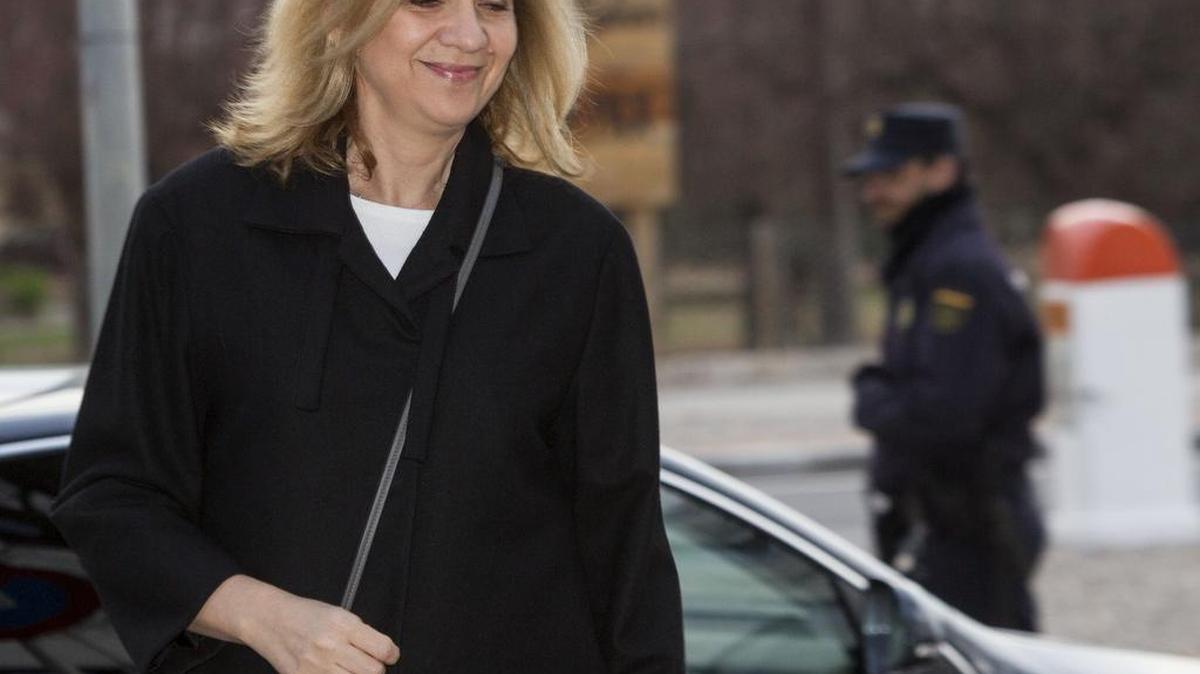 La infanta Cristina, a su llegada esta mañana a la Escuela Balear de la Administración Pública (EBAP), donde se celebra la quinta jornada del juicio por el caso Nóos. La Audiencia de Palma juzga en este caso a la infanta Cristina; su marido, Iñaki Urdangarin, y otras 15 personas por su supuesta implicación en una trama corrupta.