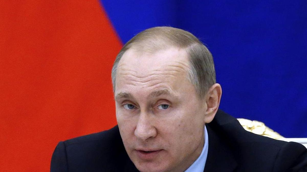 El presidente ruso, Vladímir Putin, preside una reunión del Consejo Presidencial para la Cultura y el Arte en el Kremlin, Moscú (Rusia), hoy, 25 de diciembre de 2015.
