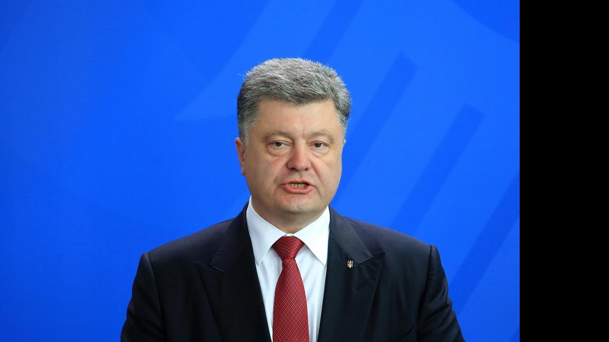 
El presidente ucraniano, Petro Poroshenko, afirmó el jueves que ya no queda ninguna duda de que hay “tropas regulares rusas” en su país, tras la captura de dos militares rusos en el este rebelde. Foto de archivo
