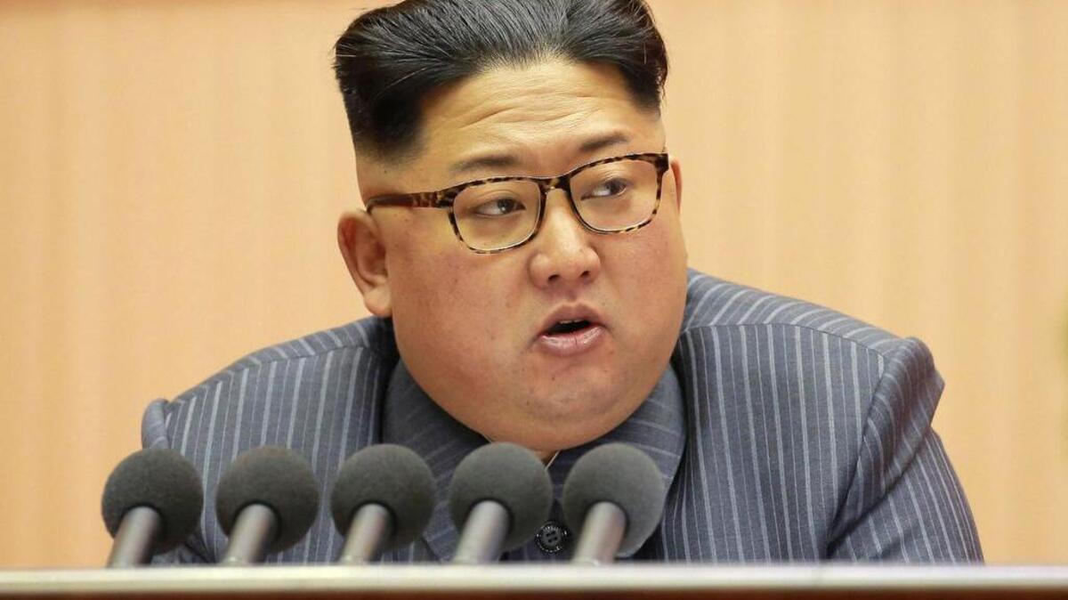 Esta foto de la Agencia Central de Noticias de Corea del Norte (KCNA) tomada el 23 de diciembre de 2017 y publicada el 24 de diciembre de 2017 muestra al líder norcoreano Kim Jong-Un durante la 5ª Conferencia de Presidentes del Partido de los Trabajadores de Corea.
