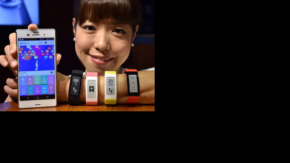 <cutline_leadin>El grupo</cutline_leadin> japonés de electrónica Sony convocó este martes a la prensa en Tokio para la presentación de sus nuevos smartphone Xperia Z3, Smartwatch 3 y Smartband Talk.