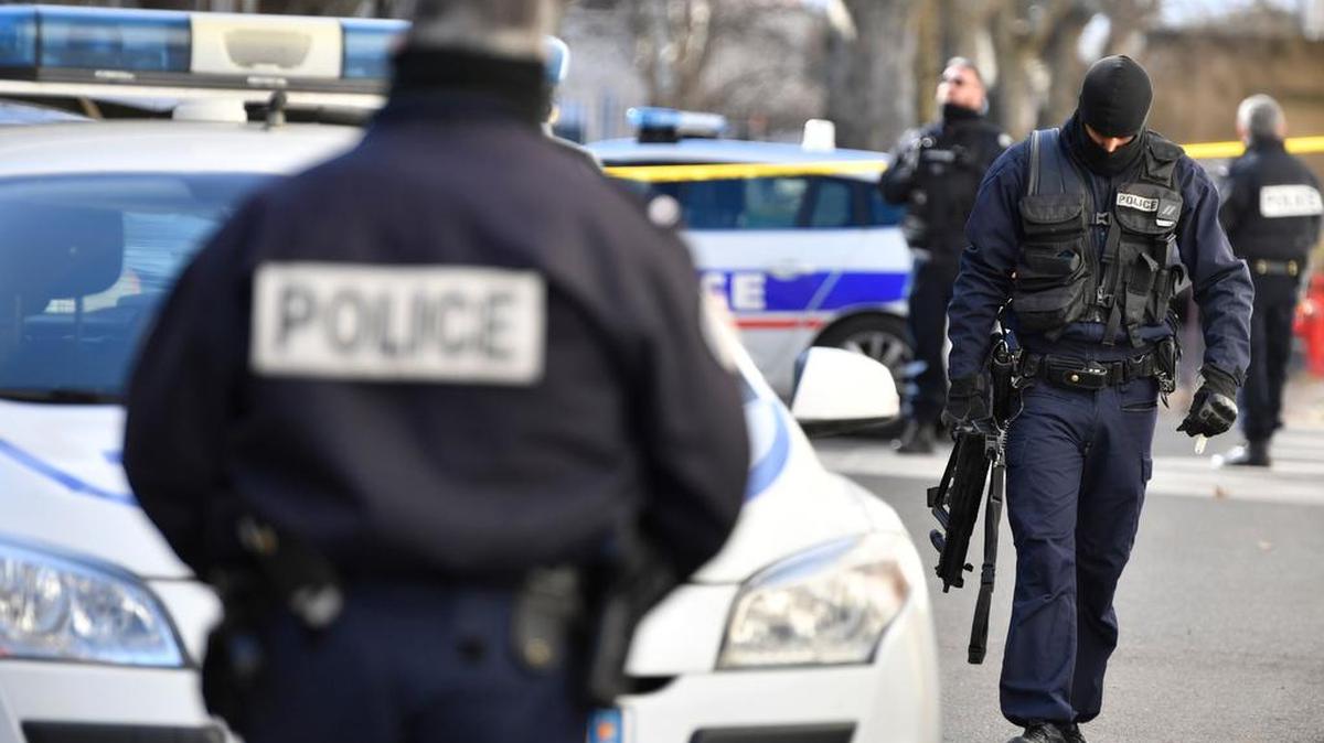 Tres personas armadas atacaran un convoy penitenciario que escoltaba a un sospechoso de la prisión de Beziers para una audiencia ante un juez, ayudándole a escapar el 28 de enero de 2019.