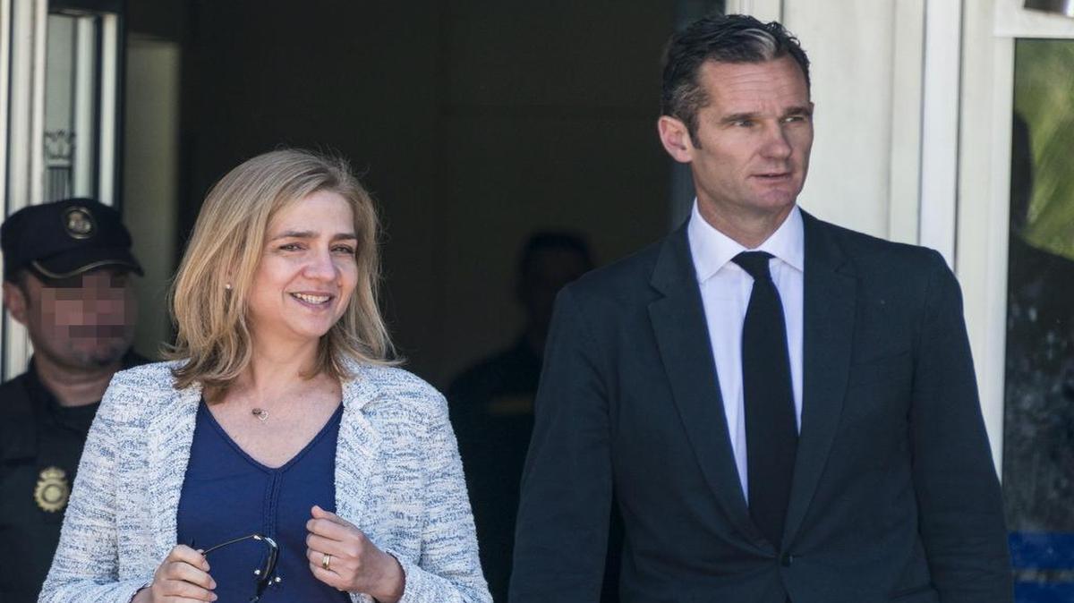 La infanta Cristina y su esposo, Iñaki Urdangarin, a su salida de la sede de la Escuela Balear de la Administración Pública (EBAP), de Palma, tras la última sesión del juicio del caso Nóos que ha quedado visto para sentencia.