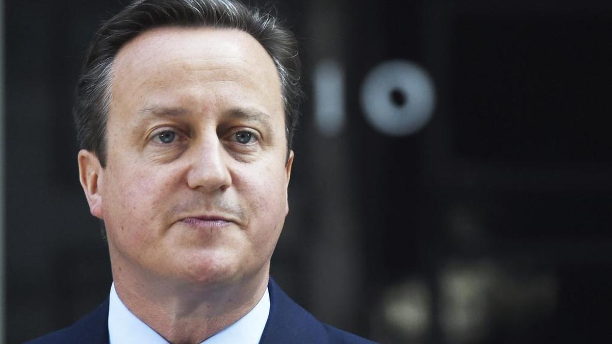 Fotografía de archivo fechada el 24 de junio que muestra al ex primer ministro británico, David Cameron anunciando la resignación de su cargo delante el número 10 de Downing Street en Londres, Reino Unido. David Cameron anunció hoy, 12 de septiembre de 2016, su intención de renunciar a su escaño en el Parlamento británico, dos meses después de haber dimitido como jefe del Gobierno.