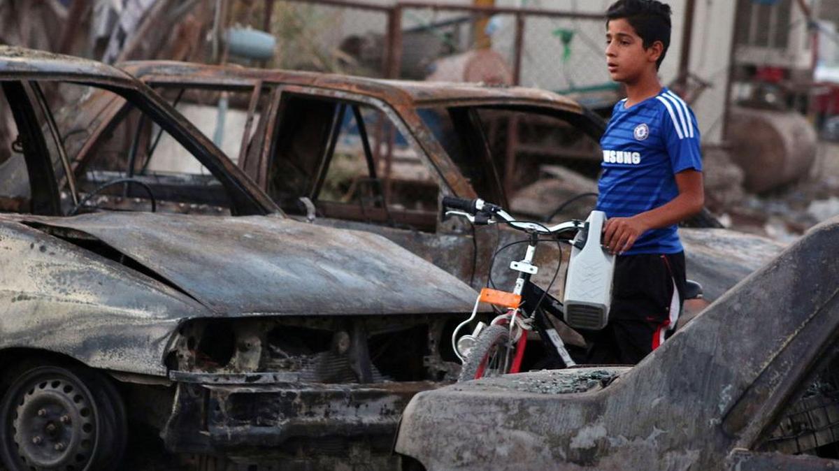 
La explosión tuvo lugar cerca de establecimientos de exposición y venta de coches y causó la destrucción de varios vehículos que se encontraban en el lugar.
