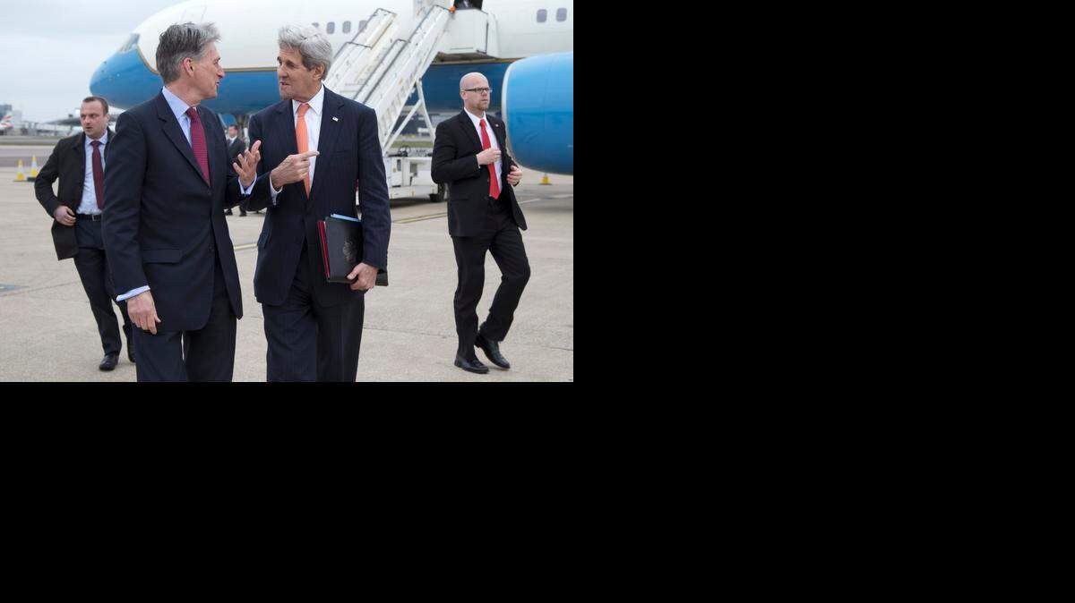 
El secretario de Estado norteamericano John Kerry (der.) comentó que depende de Teherán tomar las decisiones necesarias para alcanzarlo. 
