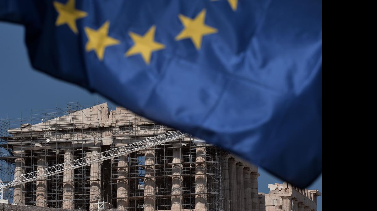 
Los mercados internacionales y los acreedores del país (Fondo Monetario internacional, Banco Central Europeo y Comisión Europea) esperan ansiosos el resultado del referéndum.
