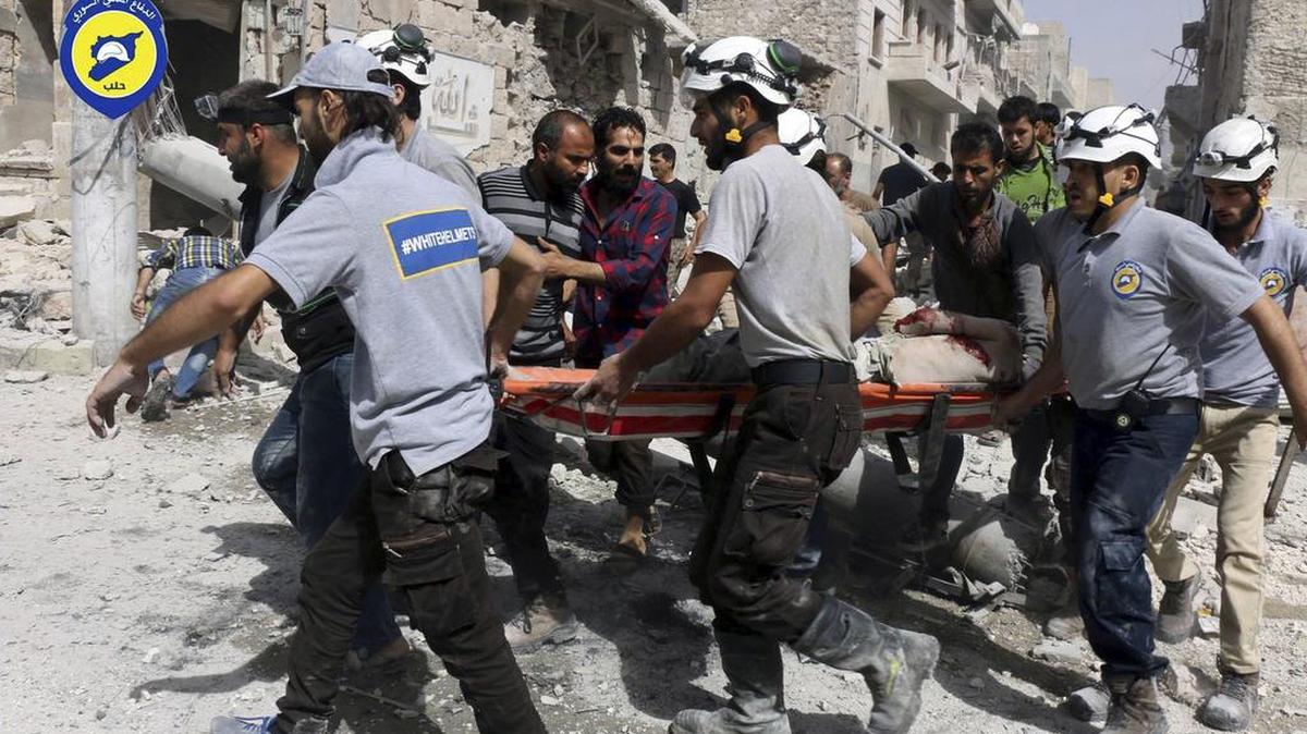 Alepo, la capital económica de siria, está en parte reducida a un montón de ruinas sobnre las que no cesan de llover bombas.
