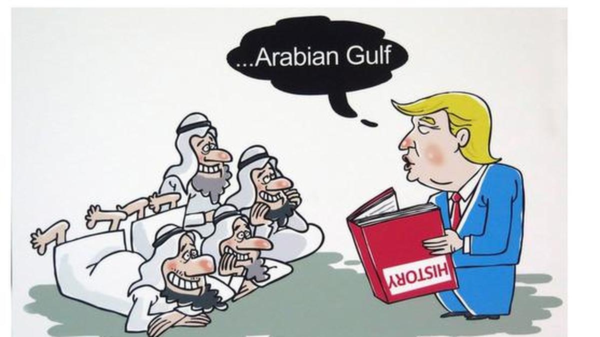 Dos de las caricaturas pertenecientes a la muestra "Golfo siempre Pérsico", expuesta en el centro de artes visuales "Hoze Honarí" de Teherán, en la que caricaturistas iraníes retratan con sorna la "ignorancia" geográfica del presidente estadounidense, Donald Trump.