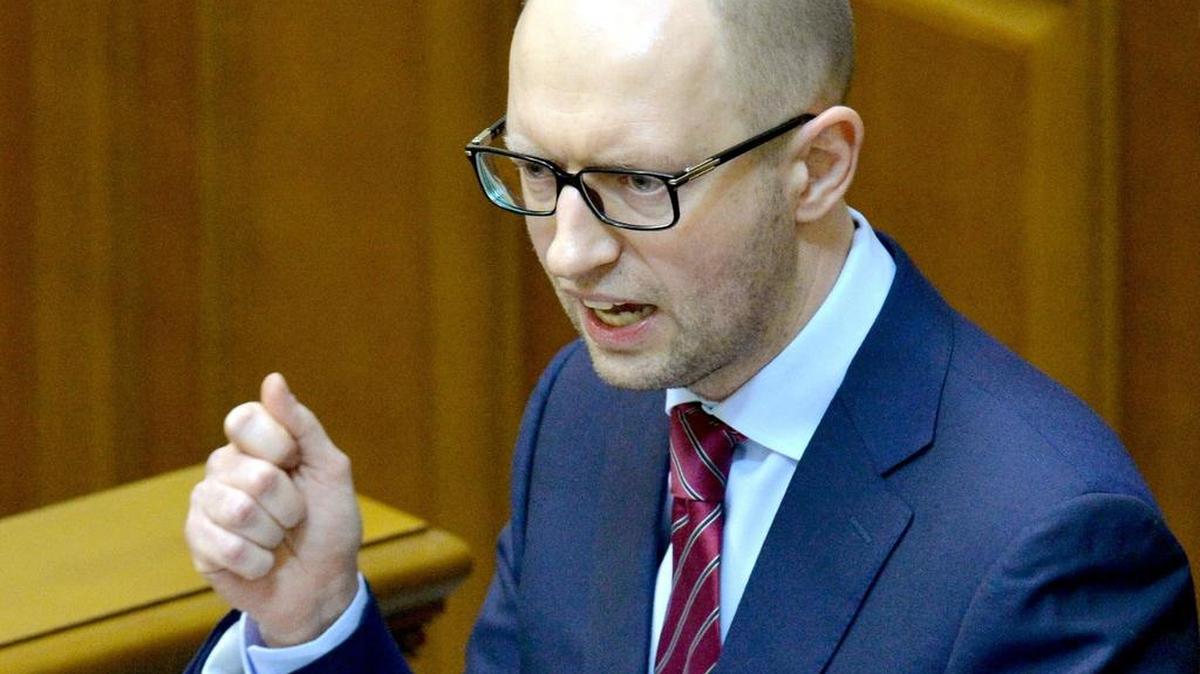 
El primer ministro de Ucrania, Arseni Yatseniuk, anunció el viernes que el gobierno ha prohibido a todas las aerolíneas rusas volar a su país.
