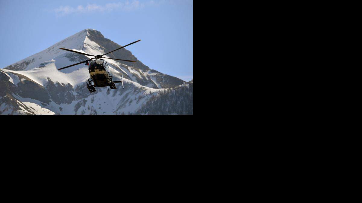 
Personal de rescate y de la gendarmería francesa continúan buscando la segunda caja negra del avión de Germanwings accidentado en los Alpes.  
