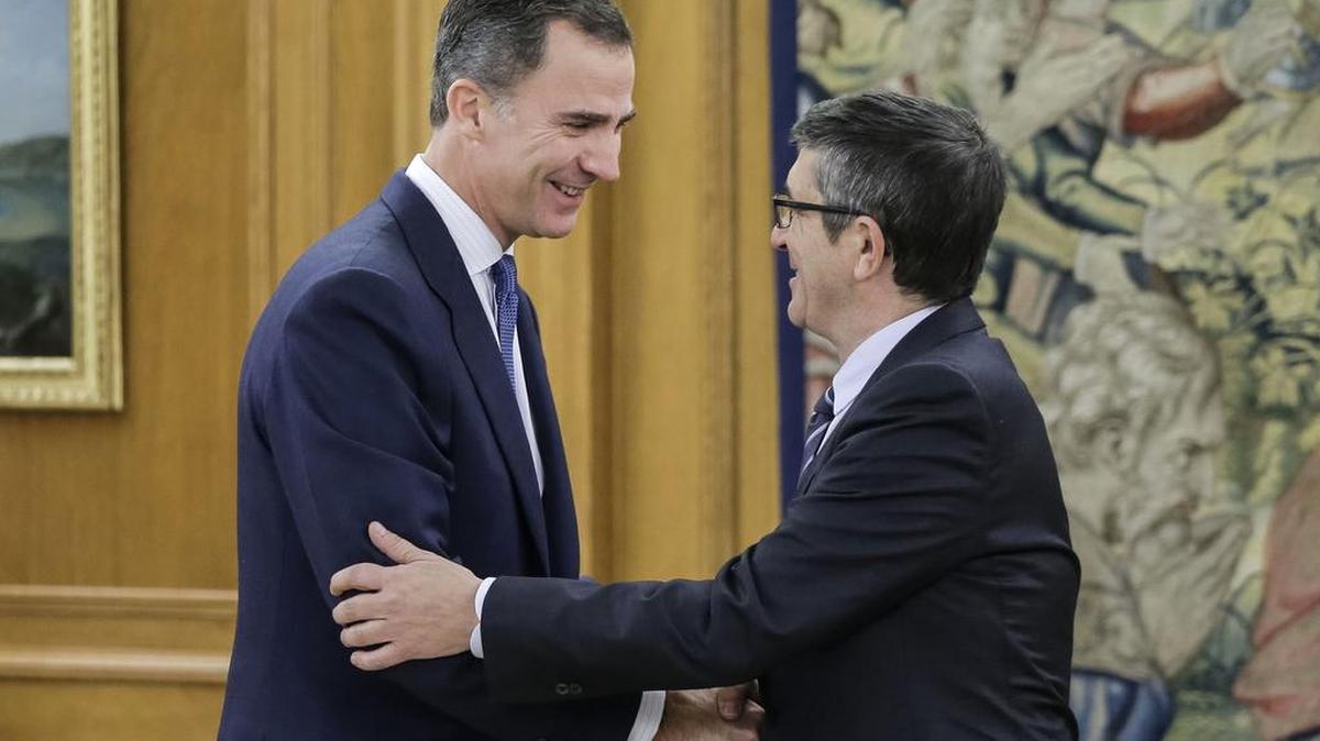 El rey de España Felipe VI debe proponer un candidato a jefe del gobierno, en un inédito y fragmentado panorama político.