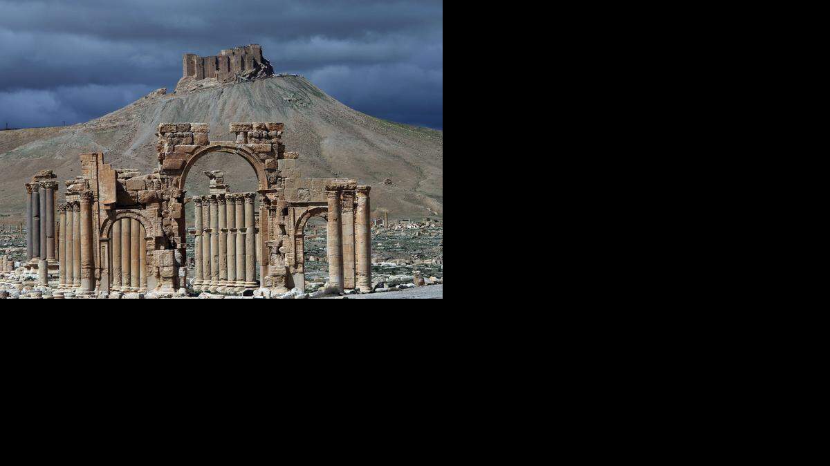 
Cerca de 300 sitios de valor incalculable para la humanidad han sido destruidos, dañados o saqueados en más de tres años de guerra en Siria, lamenta la ONU, que basa su afirmación en imágenes por satélite. 
