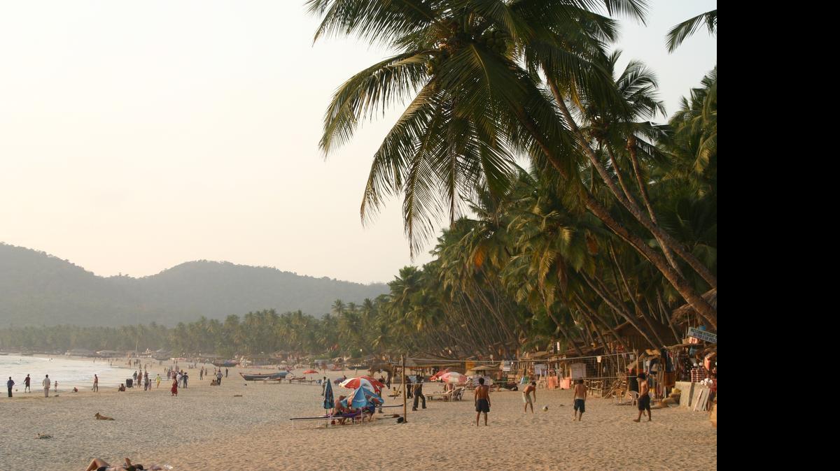 
Playa en el Estado de Goa, India, donde los ‘intocables’ kannadigas, tal como les enseñó Mahatma Gandhi, se resisten pacíficamente a que el gobierno los desaloje para construir un complejo turístico. 

