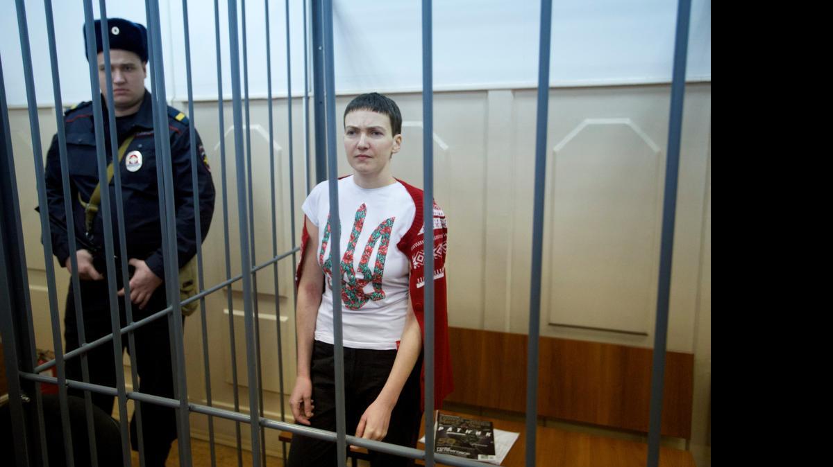 
La piloto ucraniana Nadezhda Savchenko, presa desde hace un año en Moscú ha sido trasladada al sur de Rusia para ser juzgada. Foto de archivo
