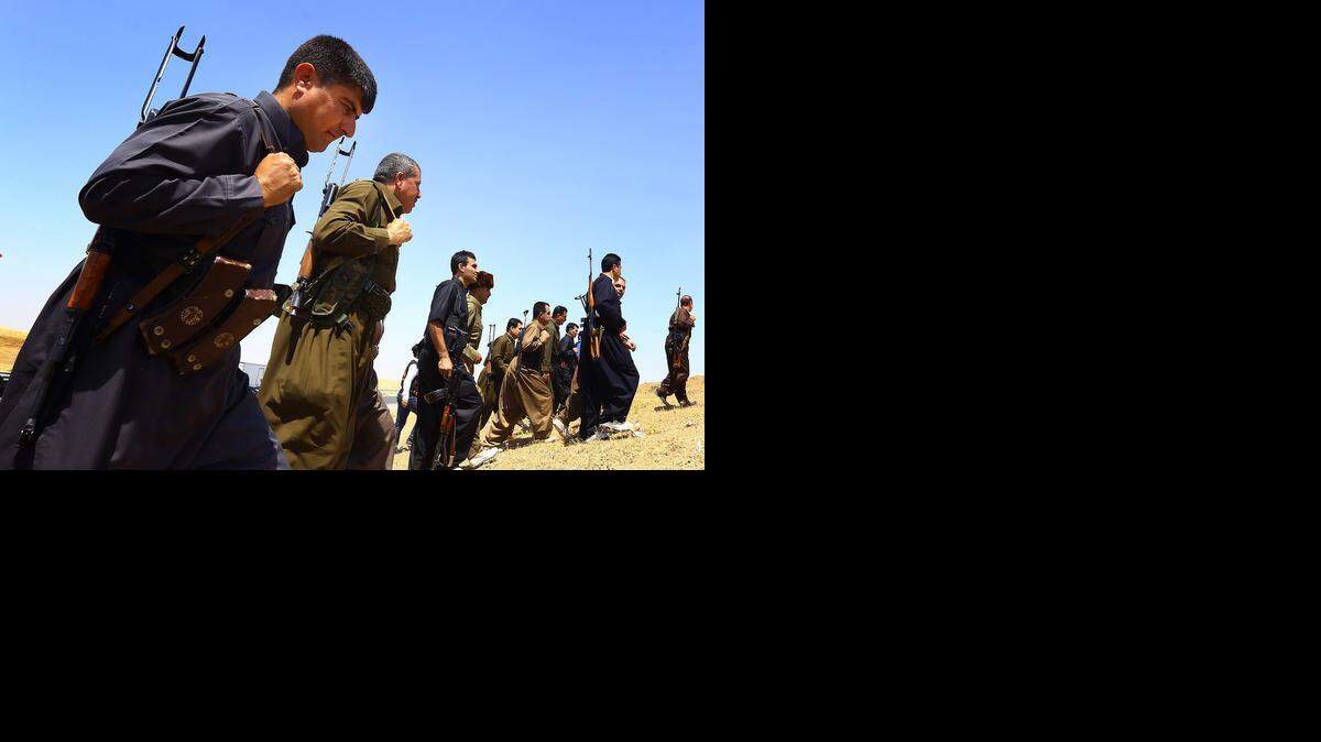 
Las fuerzas kurdas han lanzado una ofensiva para arrebatar al grupo yihadista Estado Islámico (EI) zonas ricas en petróleo y gas de la provincia de Al Hasaka, en el noreste de Siria.
