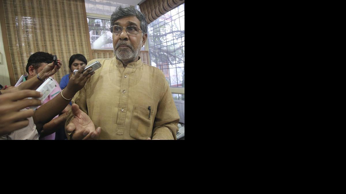 
El presidente de la Marcha Global contra el Trabajo Infantil, el indio Kailash Satyarthi, reacciona tras conocer que ha ganado el premio Nobel de la Paz 2014, en sus oficinas de Nueva Delhi, India, el viernes.


