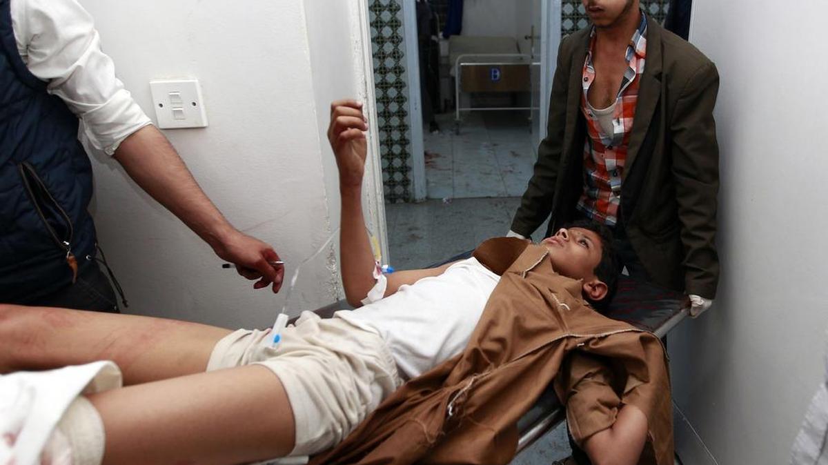 
El Estado Islámico reivindicó en un comunicado un doble atentado contra una mezquita chiita en la capital yemenita que dejó además 75 heridos.
