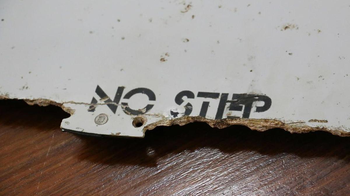 Las palabras “no step” (no caminar) están escritas en este fragmento que mide 57 cm por 90 cm.