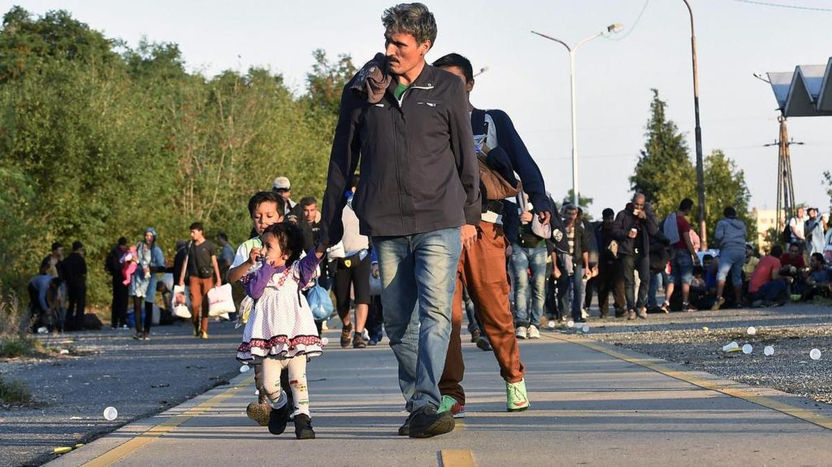 
Unas 14,000 personas ingresaron entre el jueves y el viernes por la frontera este de Austria procedentes de Hungría y se espera que otras 3,000 lo hagan el sábado.

