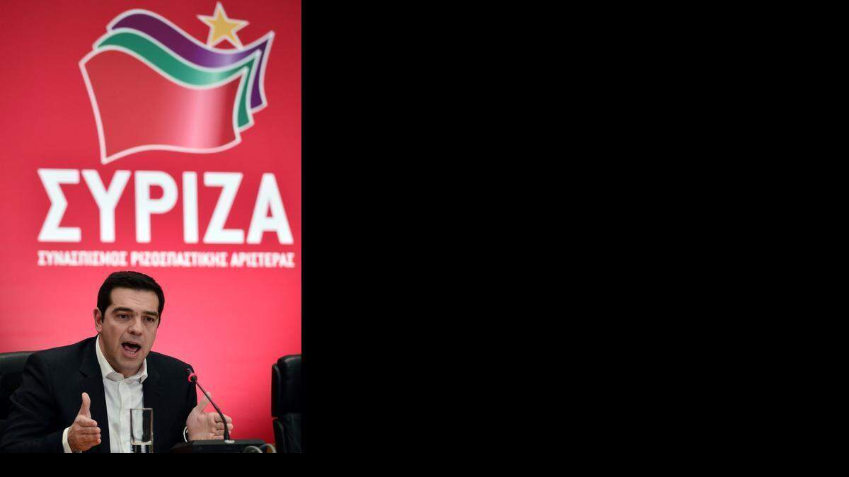 
Alexis Tsipras, candidato de la coalición radical de la izquierda griega SYRIZA, que va liderando las encuestas, en un acto de campaña para las elecciones del domingo. 
