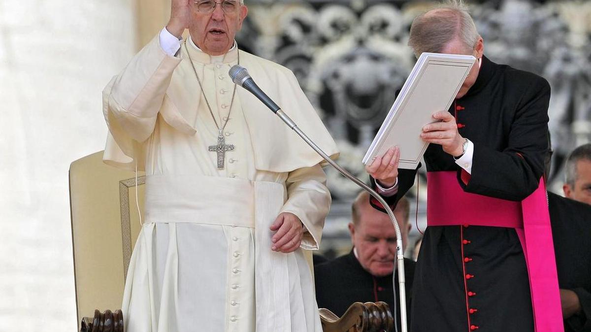 El Papa anunció este jueves que creará una comisión para que estudie la posibilidad de autorizar a las mujeres ser diáconos y administrar algunos sacramentos.